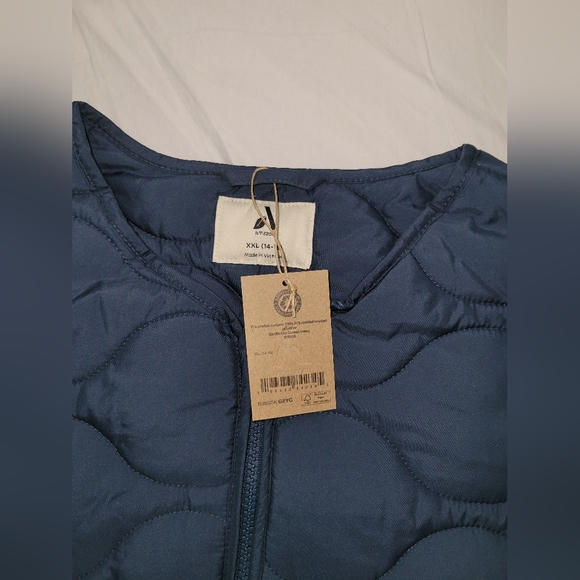 *NWT Amazon Essentials Unisex Kids Recycled Polyester Puffer Vest - Picture 5 of 5